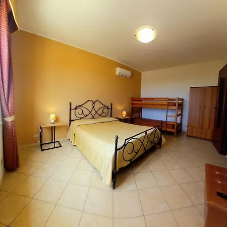 Tahiti House Stagnone 公寓